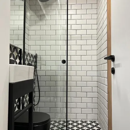The Black & White Oasis Белград Екстериор снимка