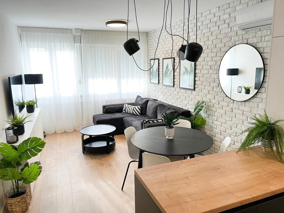 The Black & White Oasis Apartment *