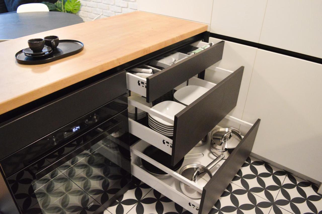 The Black & White Oasis Apartment Belgrad