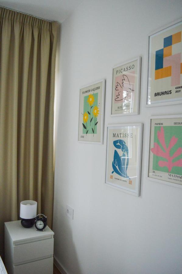 Apartment The Black & White Oasis *